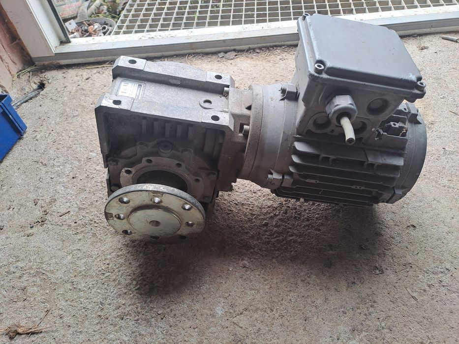 Motor elecrtric cu reductor 400V/230V
