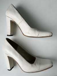Pantofi albi cu toc