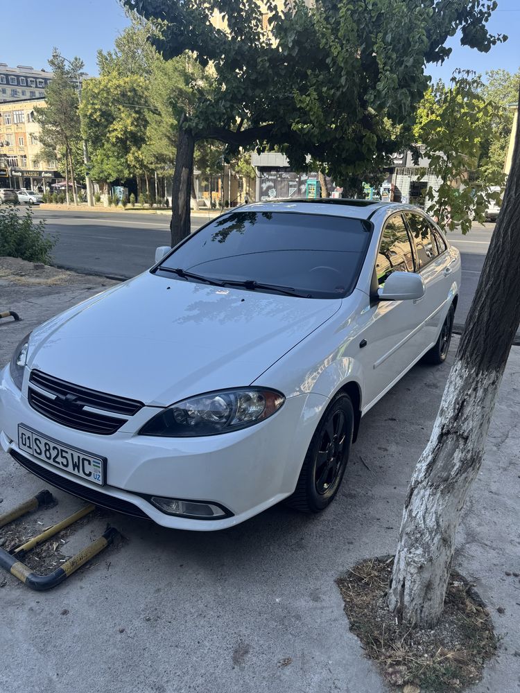 Lacetti oq toza 2021 yil 53.000 yurgan navarotlari bor