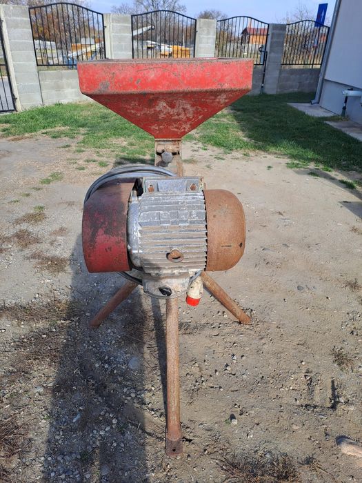 Vând moară Trifazică