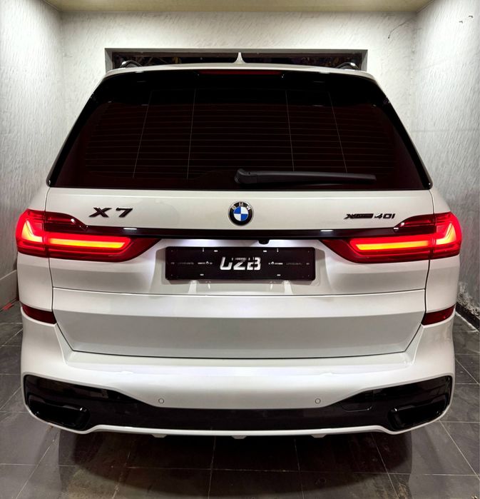 BMW X7 40i Белый