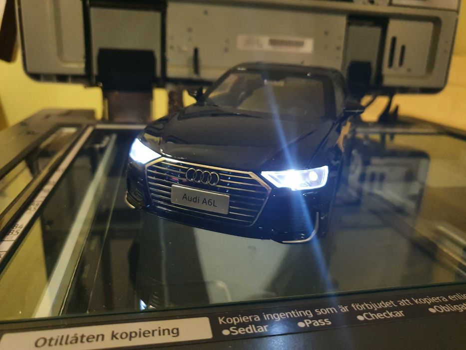 Macheta NOUA scara 1:18 Rolls Royce si Audi A6.