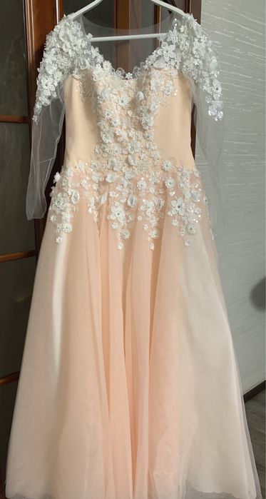 Срочно продам праздничное платье