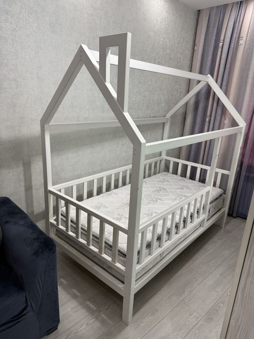 Продается детская кровать-домик