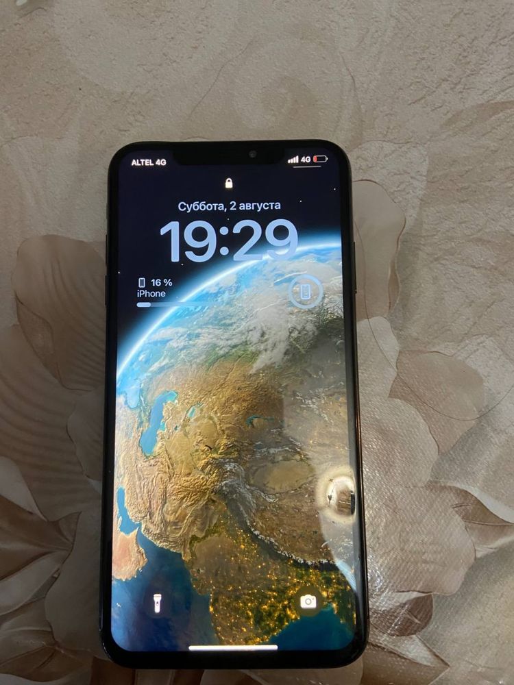 Продам айфон XS max
