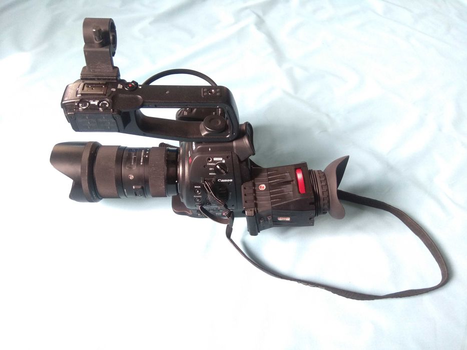 Видеокамера Canon EOS C100 комплект