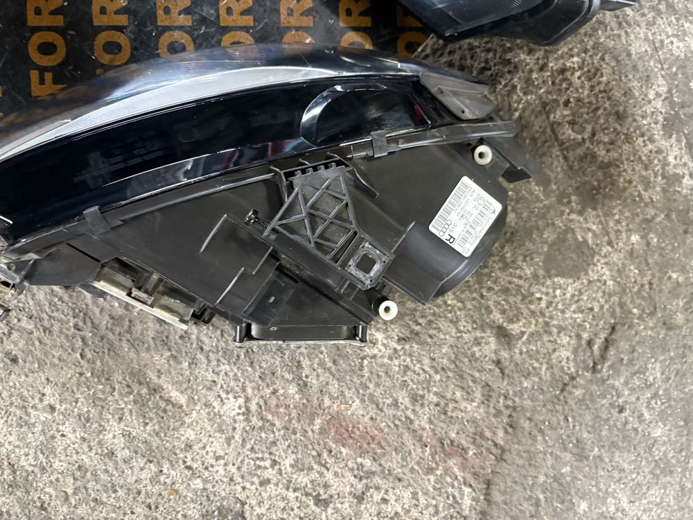 Audi A4 B8 Фарове bi xenon би ксенон