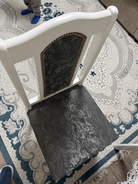 Стол со стульями