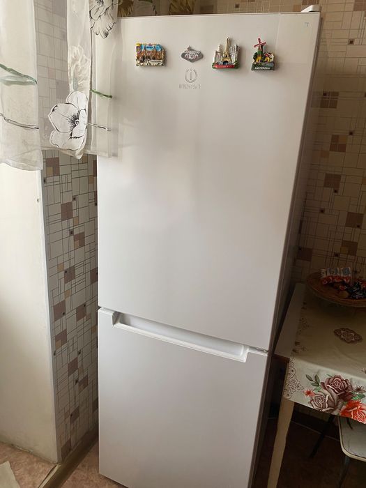 Холодильник Indesit