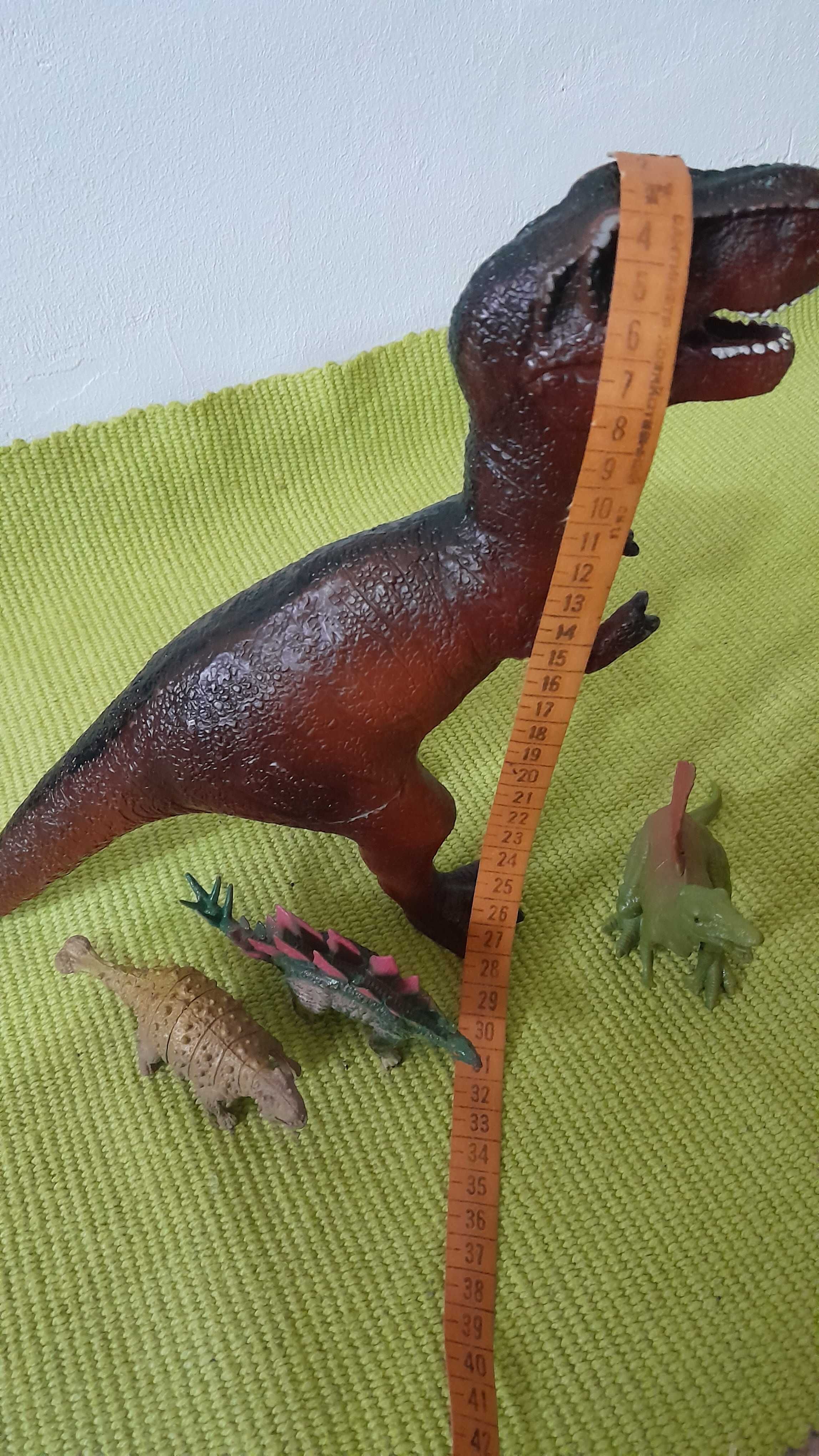 Pachet 4 dinozauri