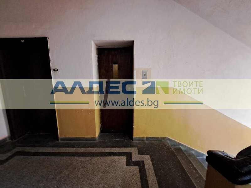 Дава се под наем Тристаен апартамент в София, Център - 100 кв.м за 867 € - Снимка #13