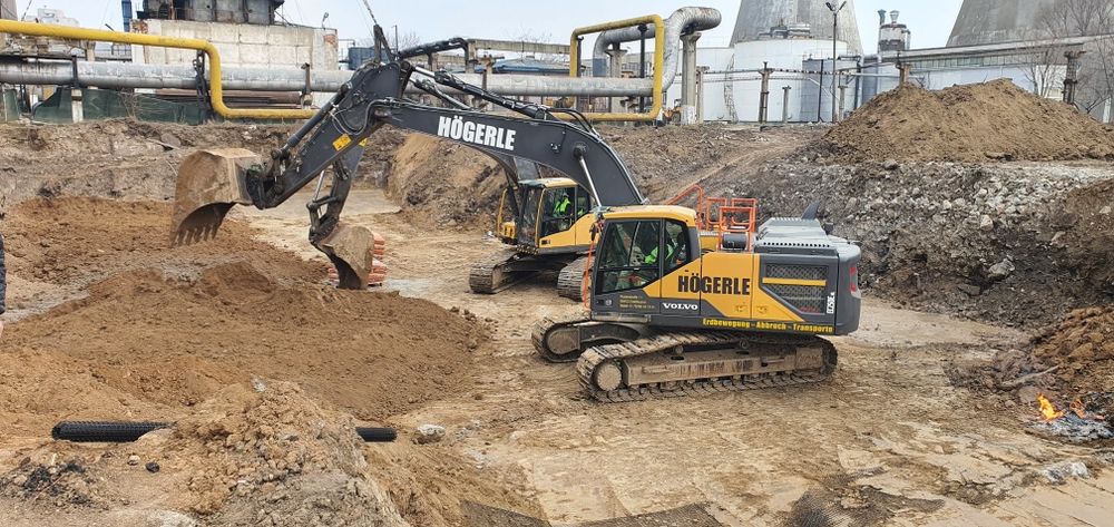 Excavator , Bobcat pe senile , Compactor