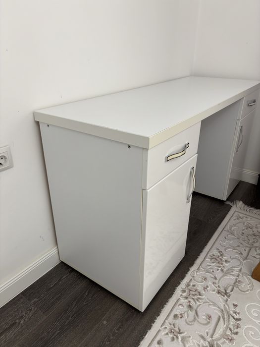 Mobila dormitor completa - pat, noptiere, masa de toaleta si birou