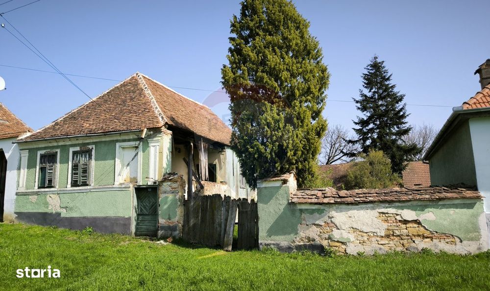 Casă tradițională de vânzare în Șomartin-Sibiu–ideală pentru renovare