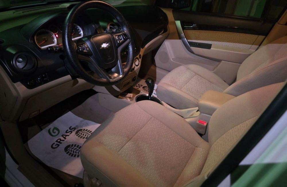 Бежевий салон 135 минг пробег бензин тоза