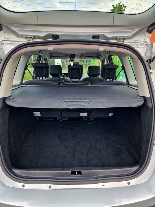 Renault Grand Scenic 

Motor 1.5 Dci

Cutie manuala 6+1 trepte

Km:265