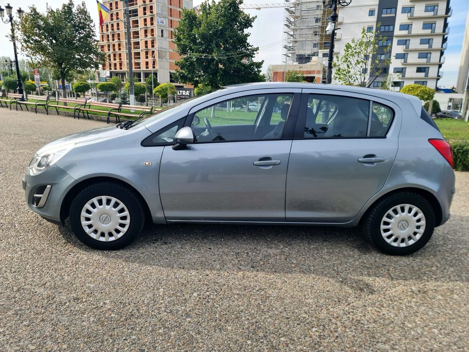 Vând Opel Corsa 2013 automata