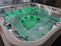 Cada cu hidromasaj- jacuzzi -hot tub