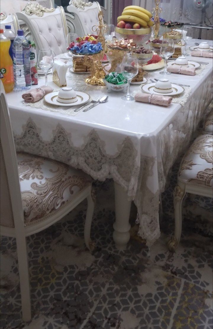 Sotiladi. Stol va 8 kishilik stullar