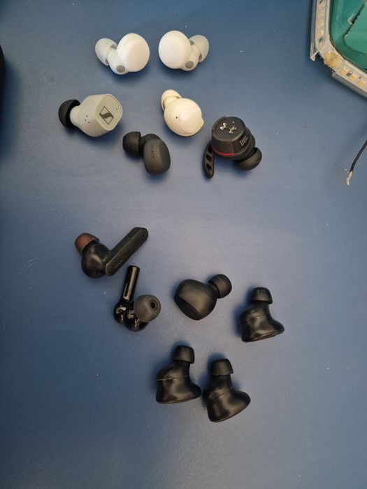 Casti wireless si Case-uri Samsung, Jabra, Sony, Beats