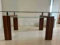 Трапезна маса със стъклен плот