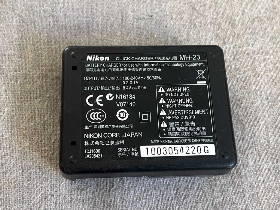 Incarcator original Nikon MH 23 pentru acumulator EN EL9 EN EL9a
