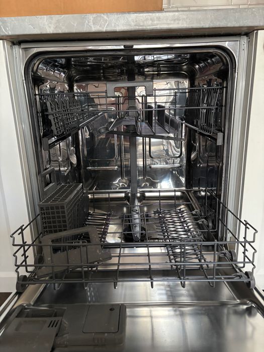 Продаю посудомоечную машину