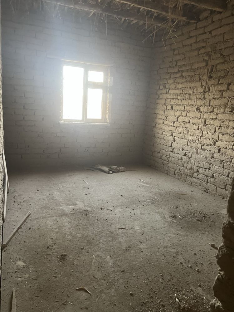 Navoiy viloyati zarafshon shahar eski 19 mkr hovli sotiladi 6 sutix