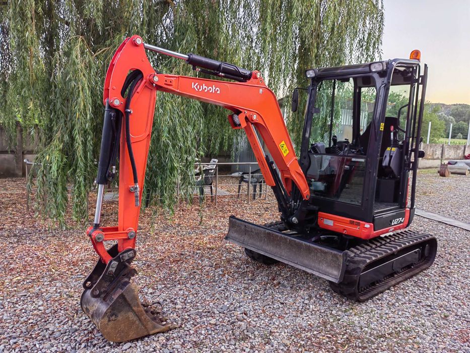 Miniexcavator de inchiriat