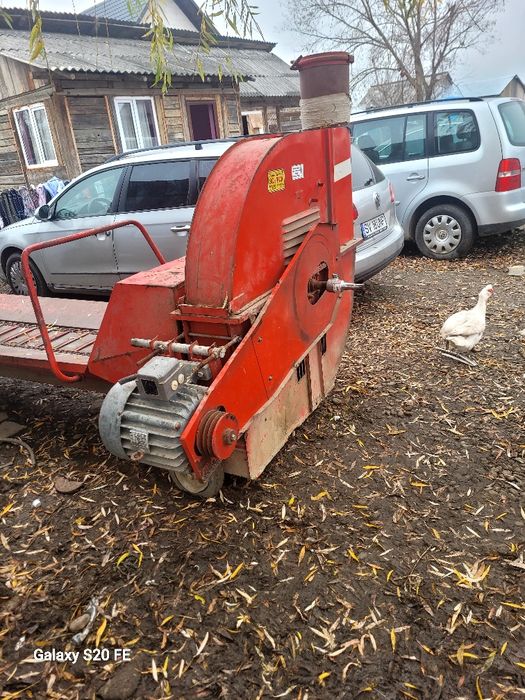 Tocatoare furaje strujeni lucerna paie etc la 3 80 și la tractor .