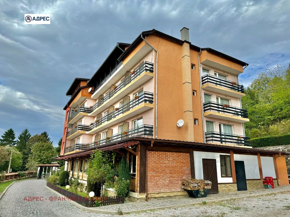 Хотел в Враца, област-с.Типченица площ 1300 цена 1100000