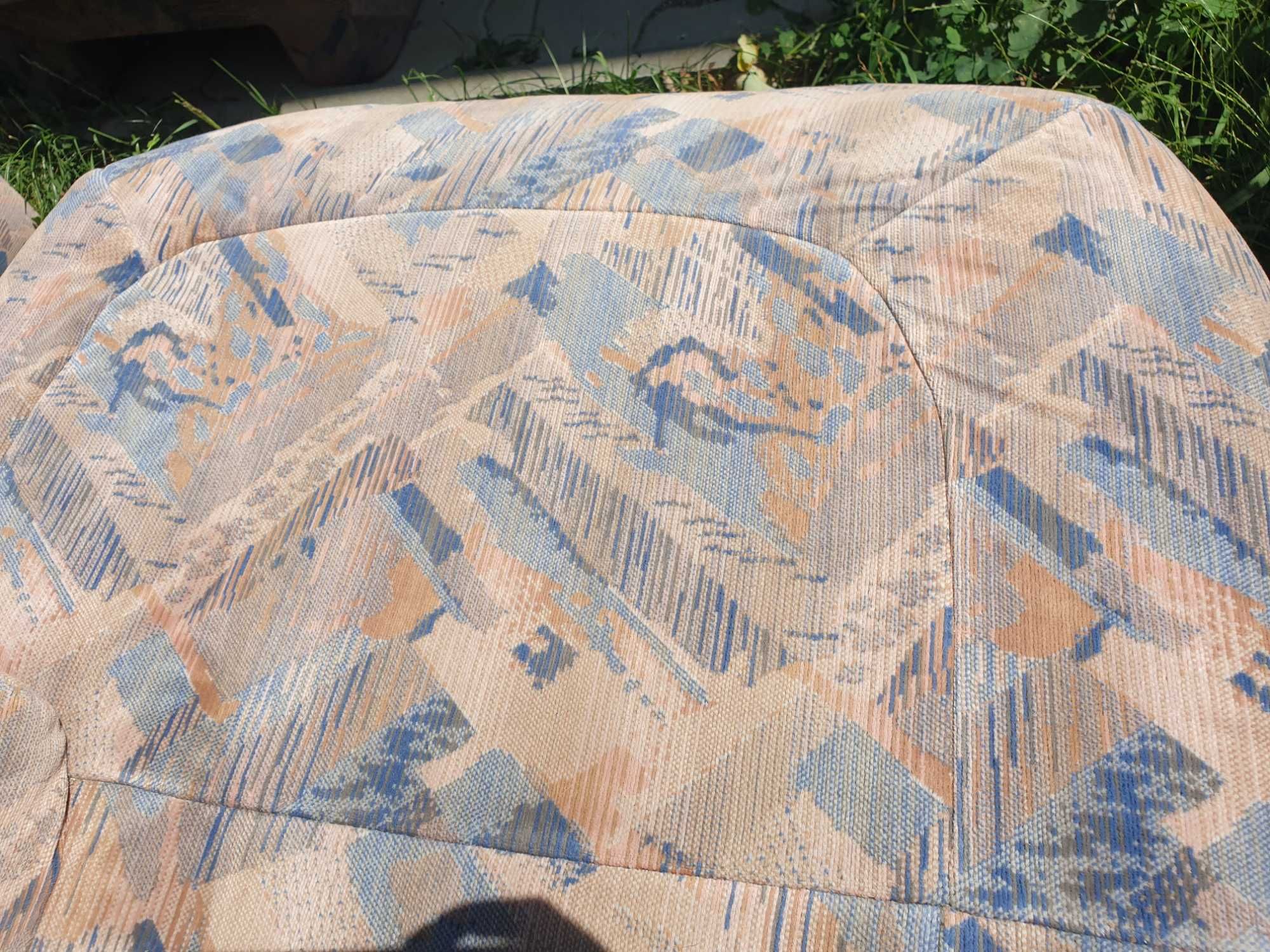 Vând canapea colțar cu fotoliu si taburet din pluş