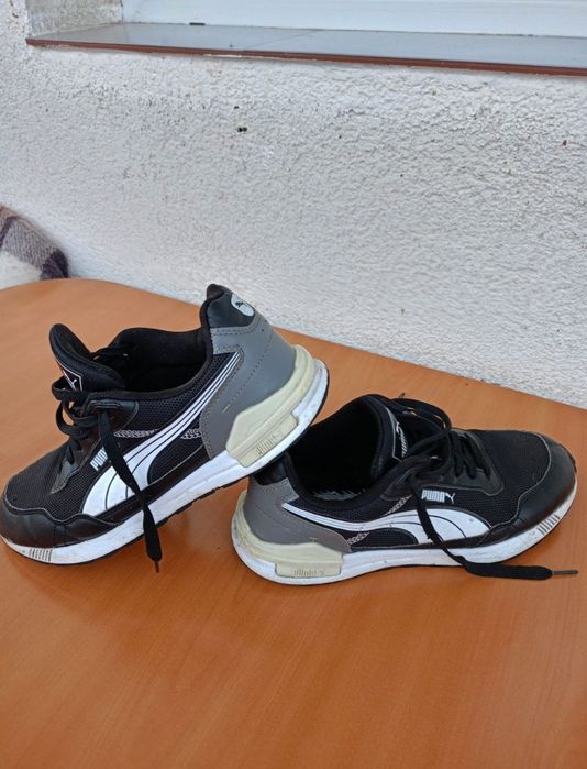 Vând pantofi sport Puma,.marimea 40,in stare buna.
