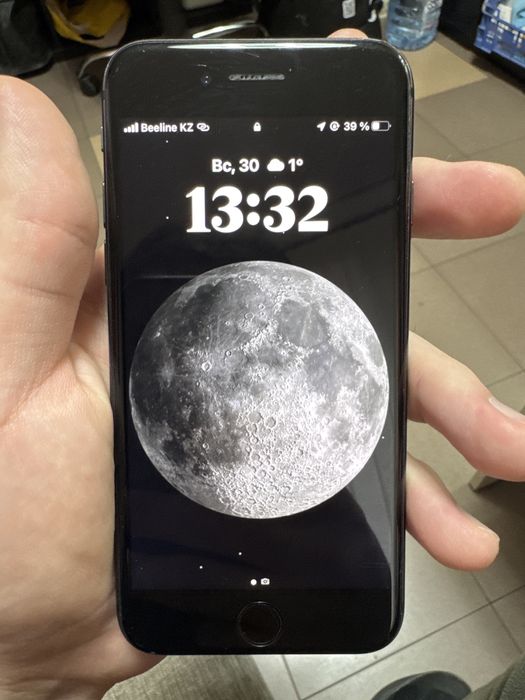 Продам айфон 8 в хорошем состоянии