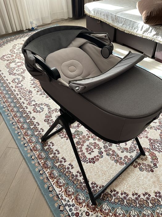 Люлька с подставкой от коляски Inglesina electa duo.