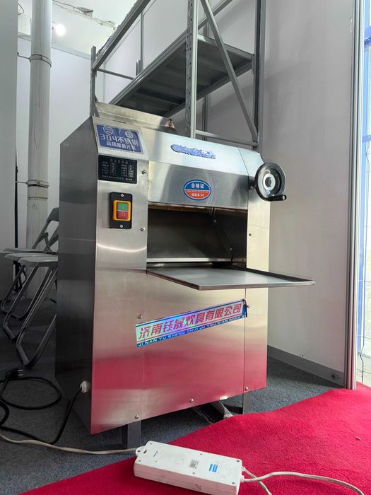 Тесто раскатка  xamir yoyuvchi apparat.