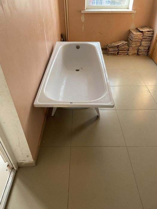 Продам ванную в хорошем состоянии, металическая.