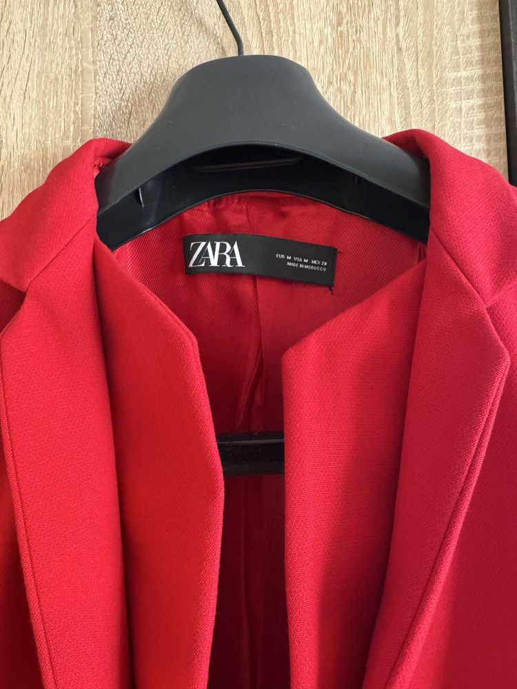 Червен елек Zara
