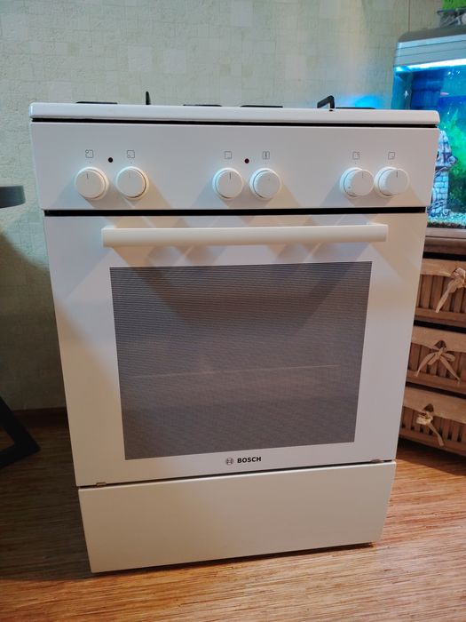 Газовая плита (комбинированная) с электродуховкой Bosh HGV52D120Т