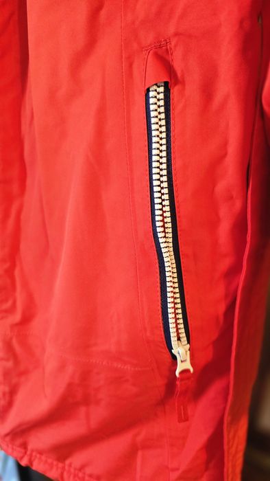 Geaca HH, de toamna-iarna,in stare buna.