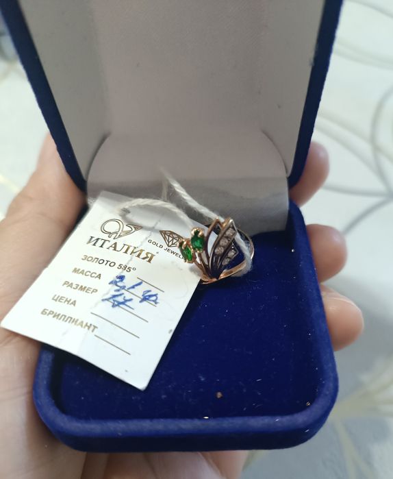 Золотое кольцо с фианитом