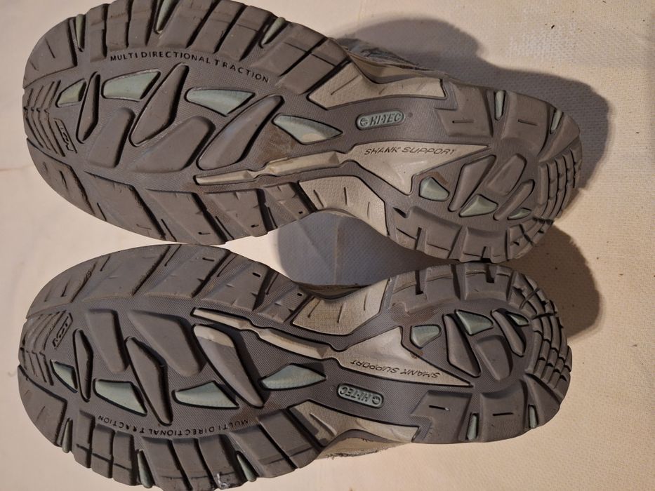 Bocanci Hi-Tec, mărimea 36, Talpic 23,5 cm