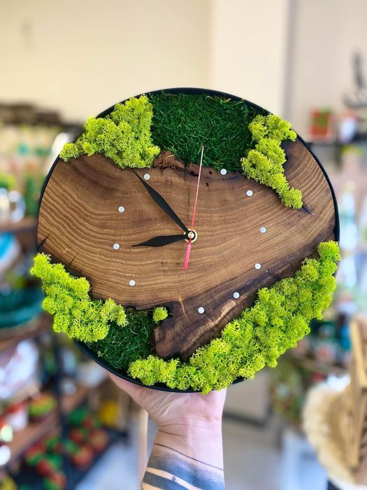 Часовник с дърво и скандинавски мъх - уникати