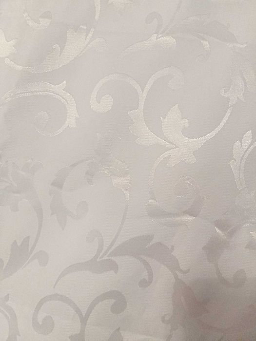 Скатерть белоснежная с узором 150х280