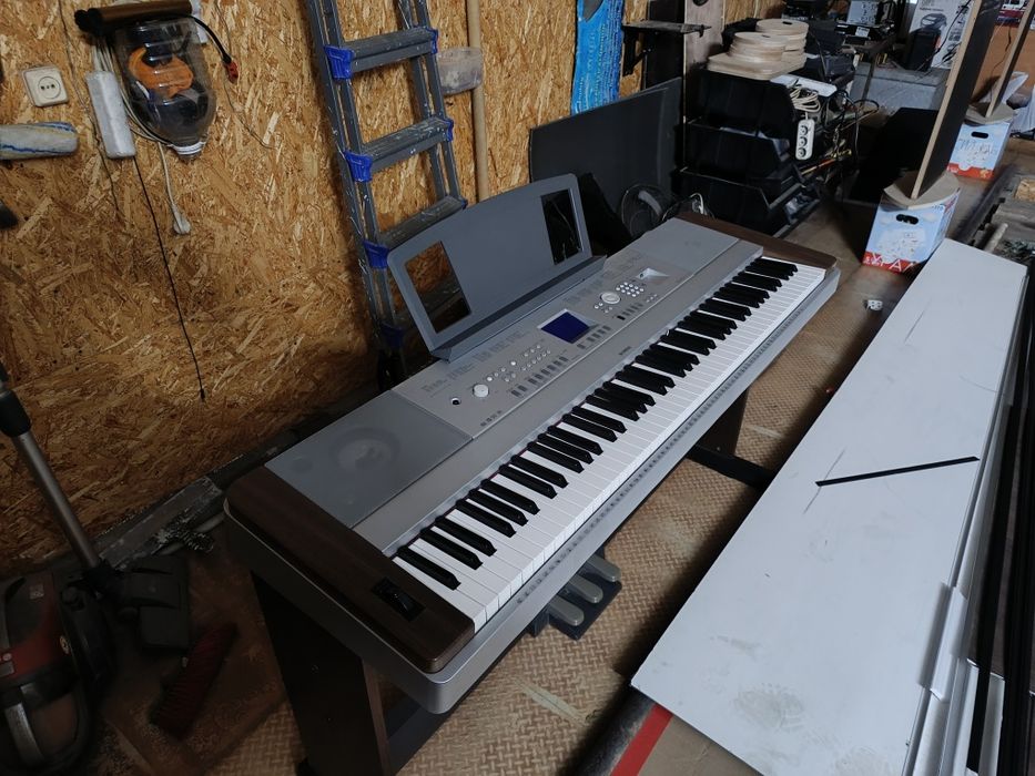 Продам цифровое пианино Yamaha DGX-640