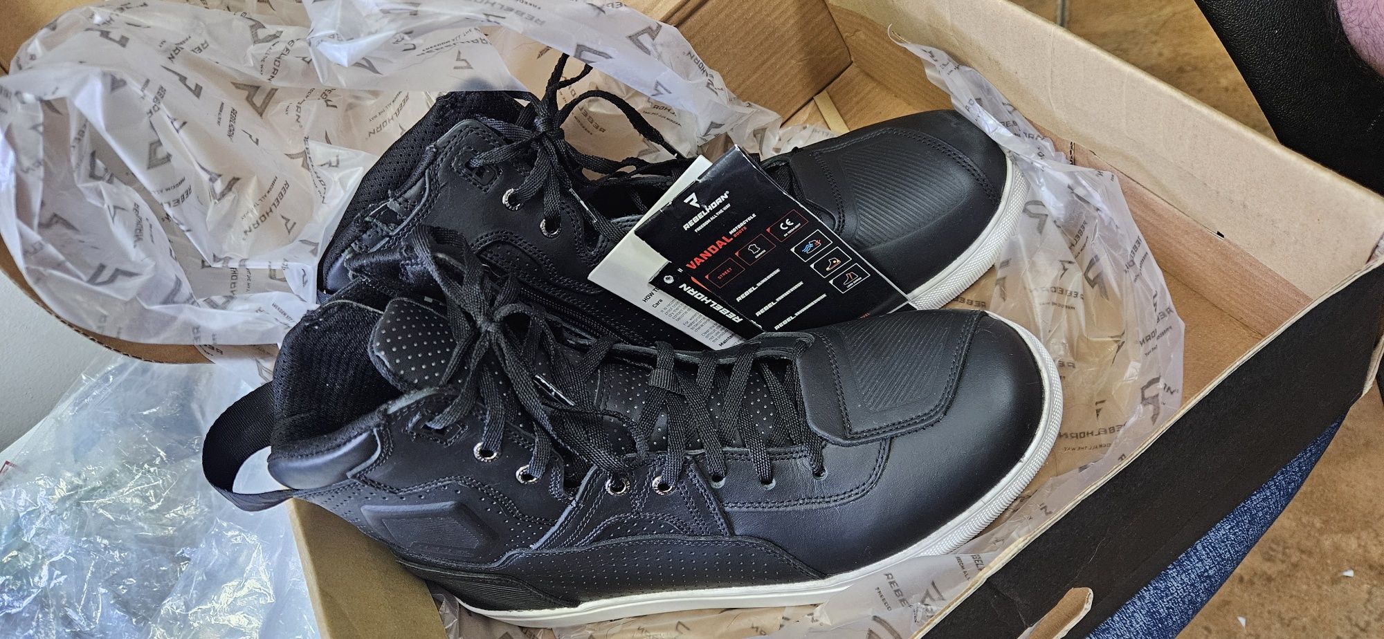 Ghete moto scurte din piele naturală REBELHORN 45 Noi