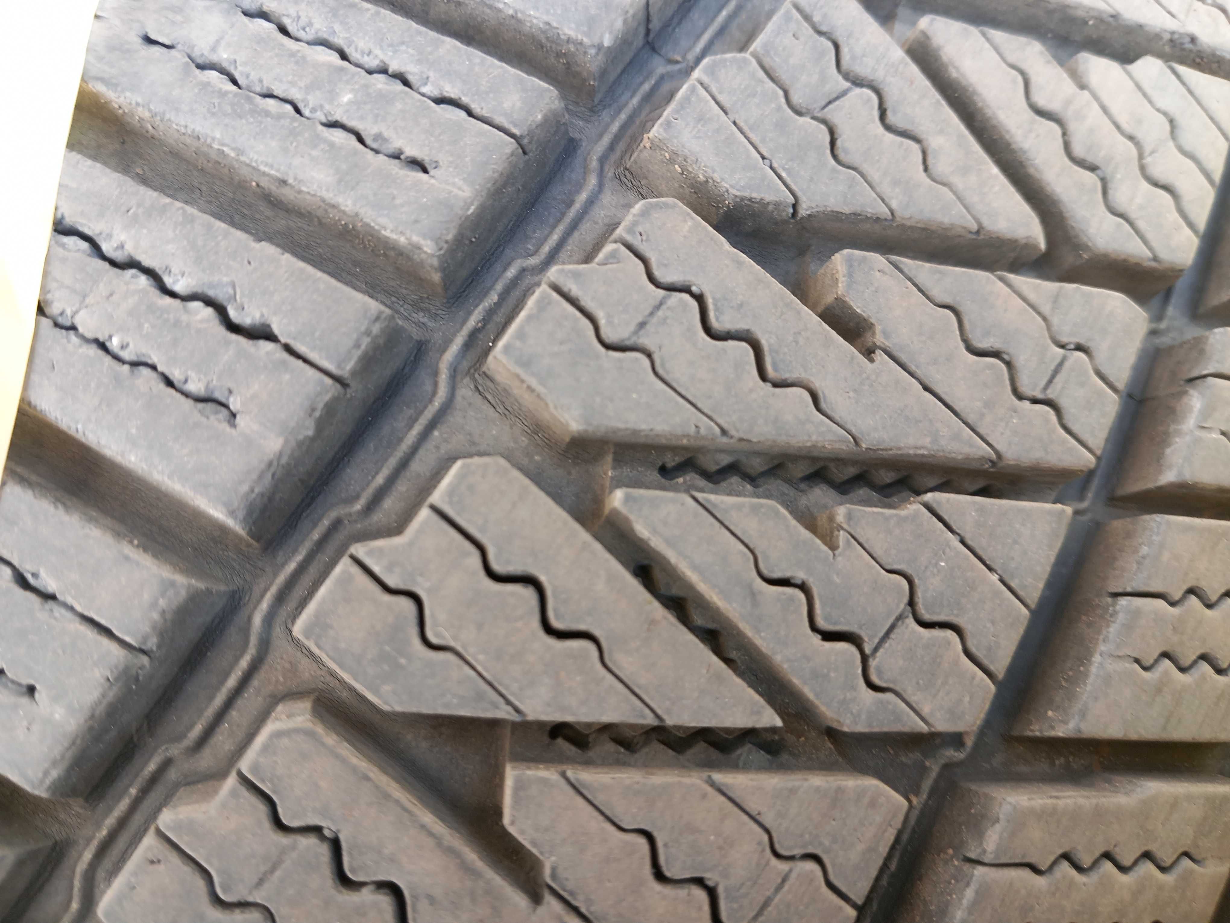 225/55 R19 Kumho wintercraft