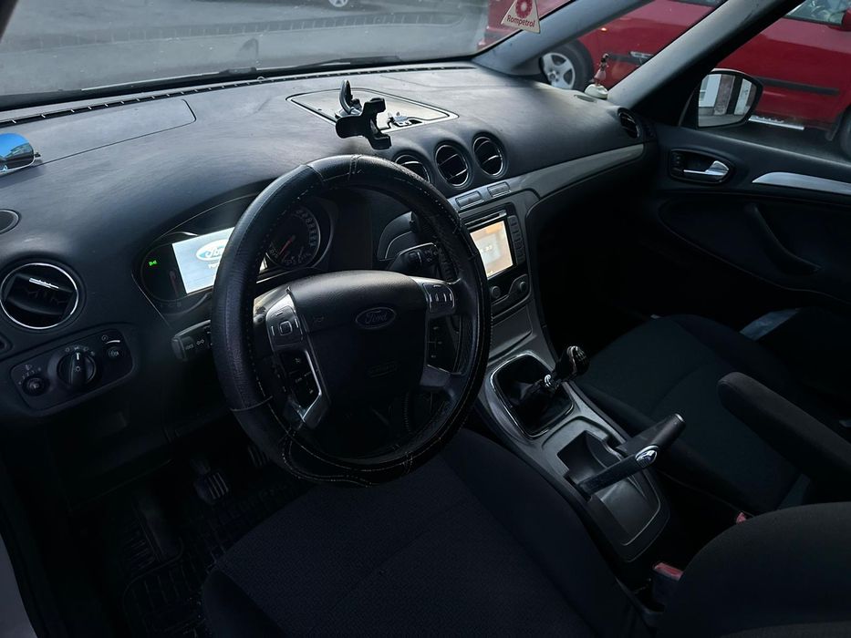 Vând Ford Galaxy 7 locuri!