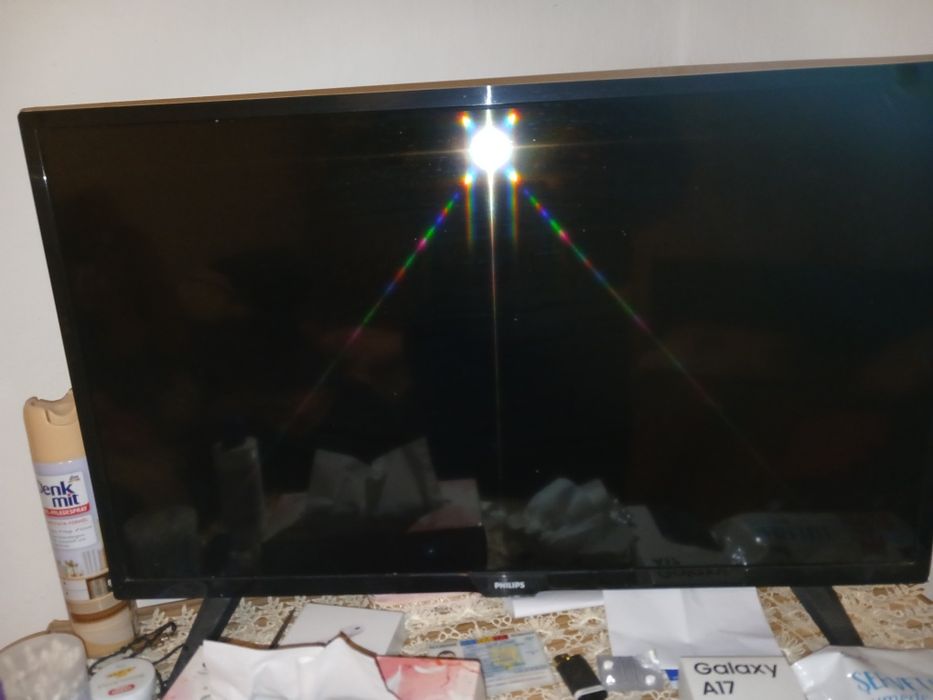 Vând tv Philips..perfect funcțional cu telecomanda