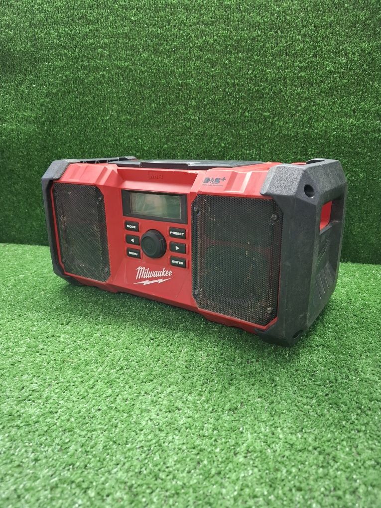 Радио на Milwaukee M18JSRDAB+